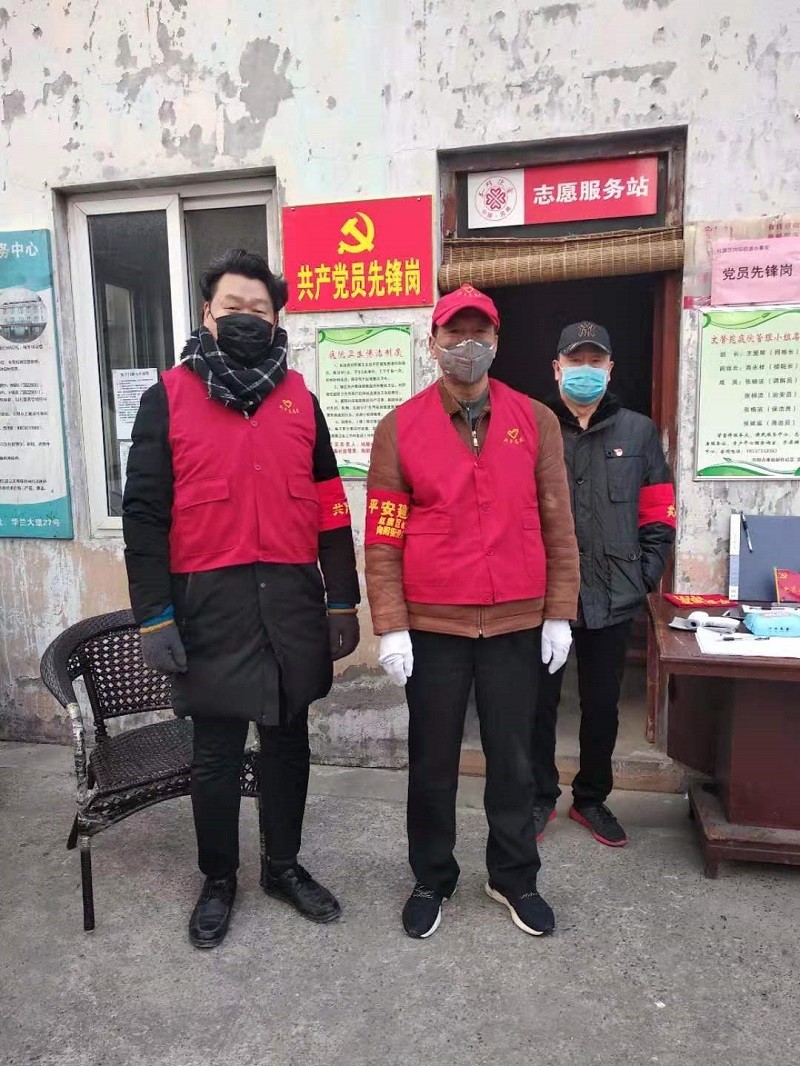科技局党员干部在文馨苑小区协助新型冠状病毒感染防控工作