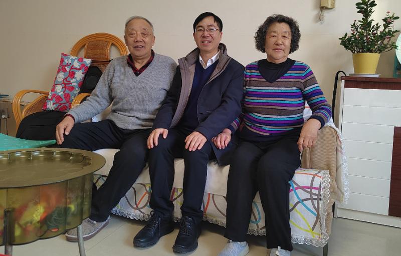 市科技局开展春节走访慰问离退休老干部活动